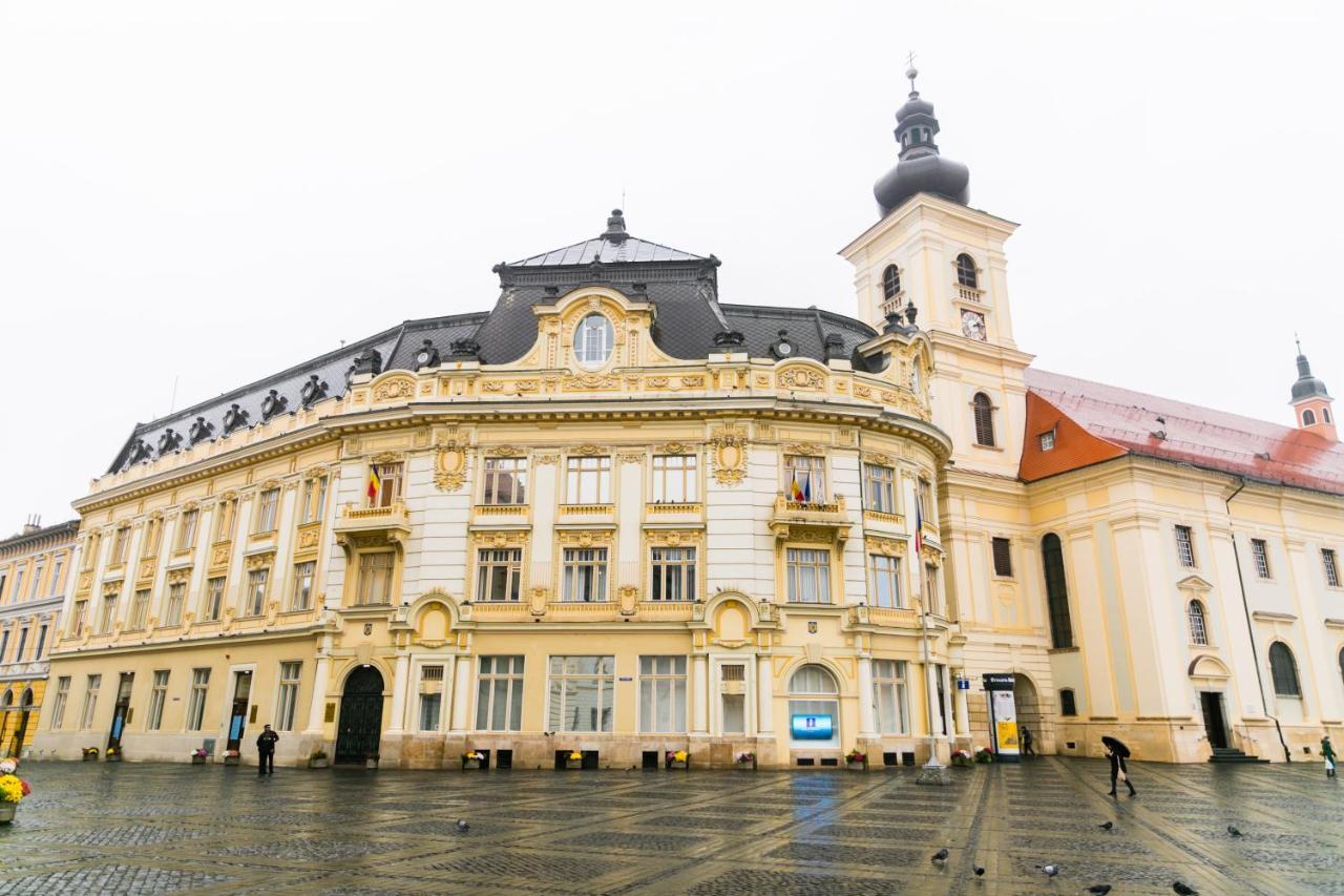 Vendi Grand Square Residence Sibiu Bagian luar foto