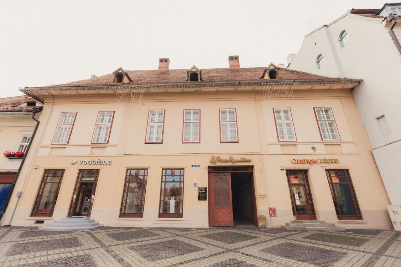 Vendi Grand Square Residence Sibiu Bagian luar foto