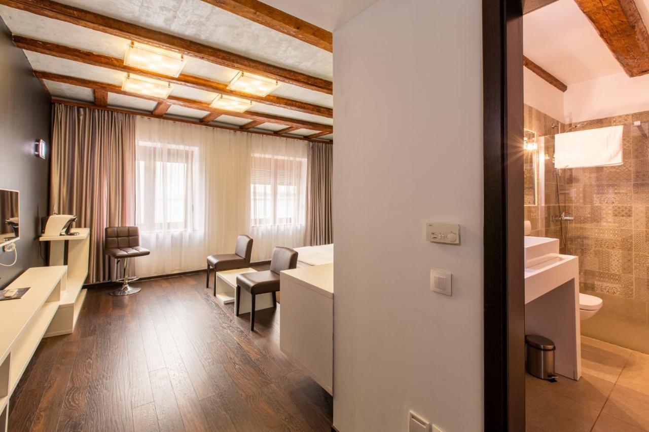 Vendi Grand Square Residence Sibiu Bagian luar foto