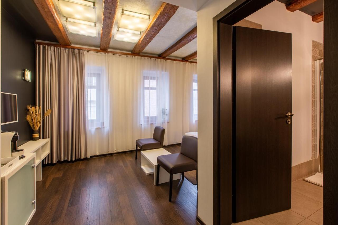 Vendi Grand Square Residence Sibiu Bagian luar foto
